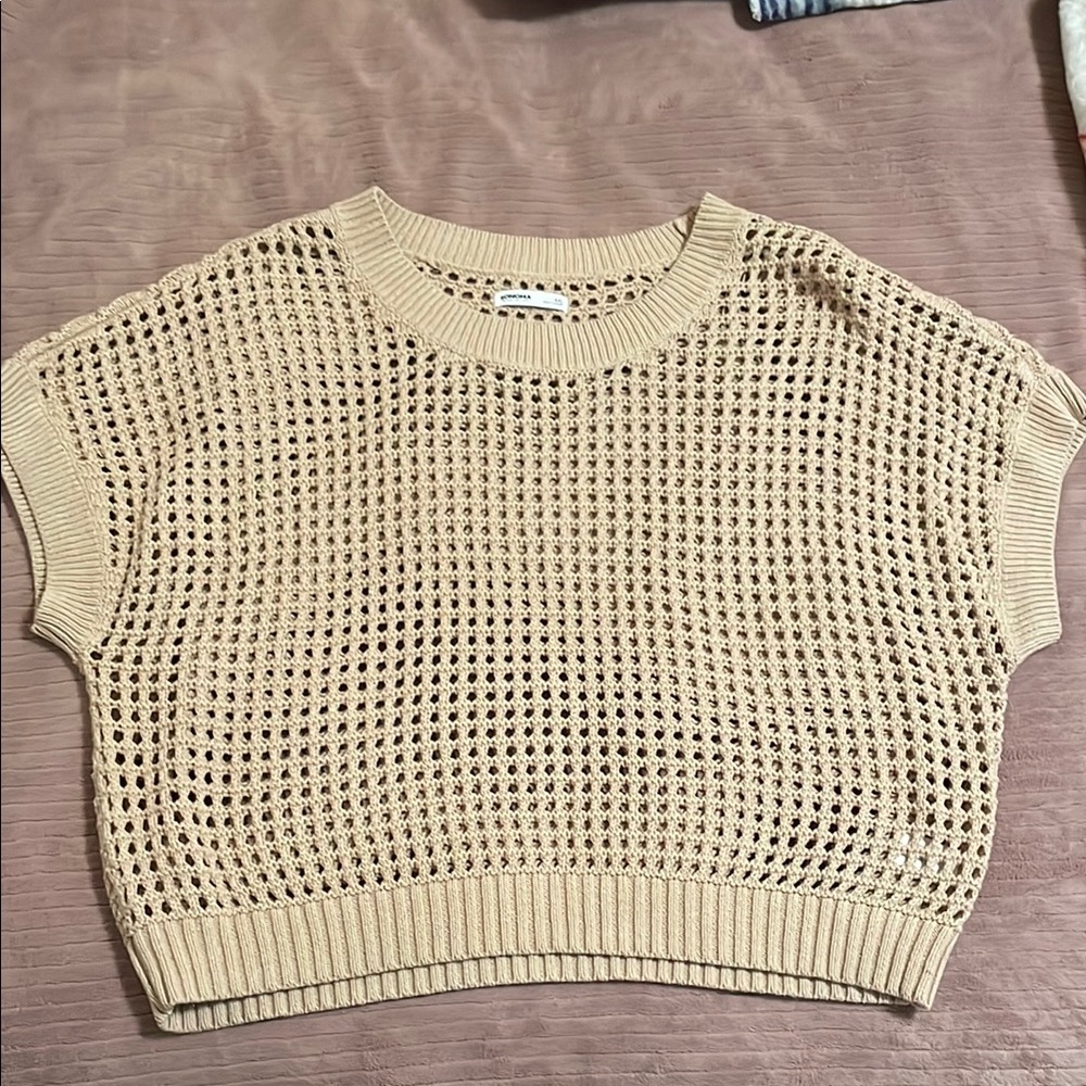 Open knit short sleeve sweater
